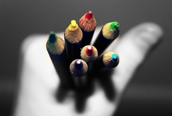 10-pencils-colored-black-and-white-photography-lenzak.jpg