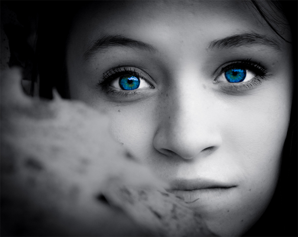 22-girl-blue-eyes-lenzak.jpg