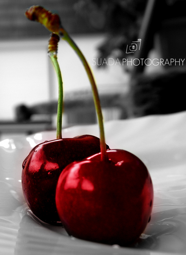 9-cherry-red-black-white-plate-lenzak.jpg