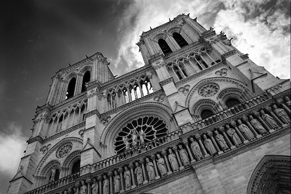 Notre_Dame_de_Paris_Cathedral-lenzak.jpg